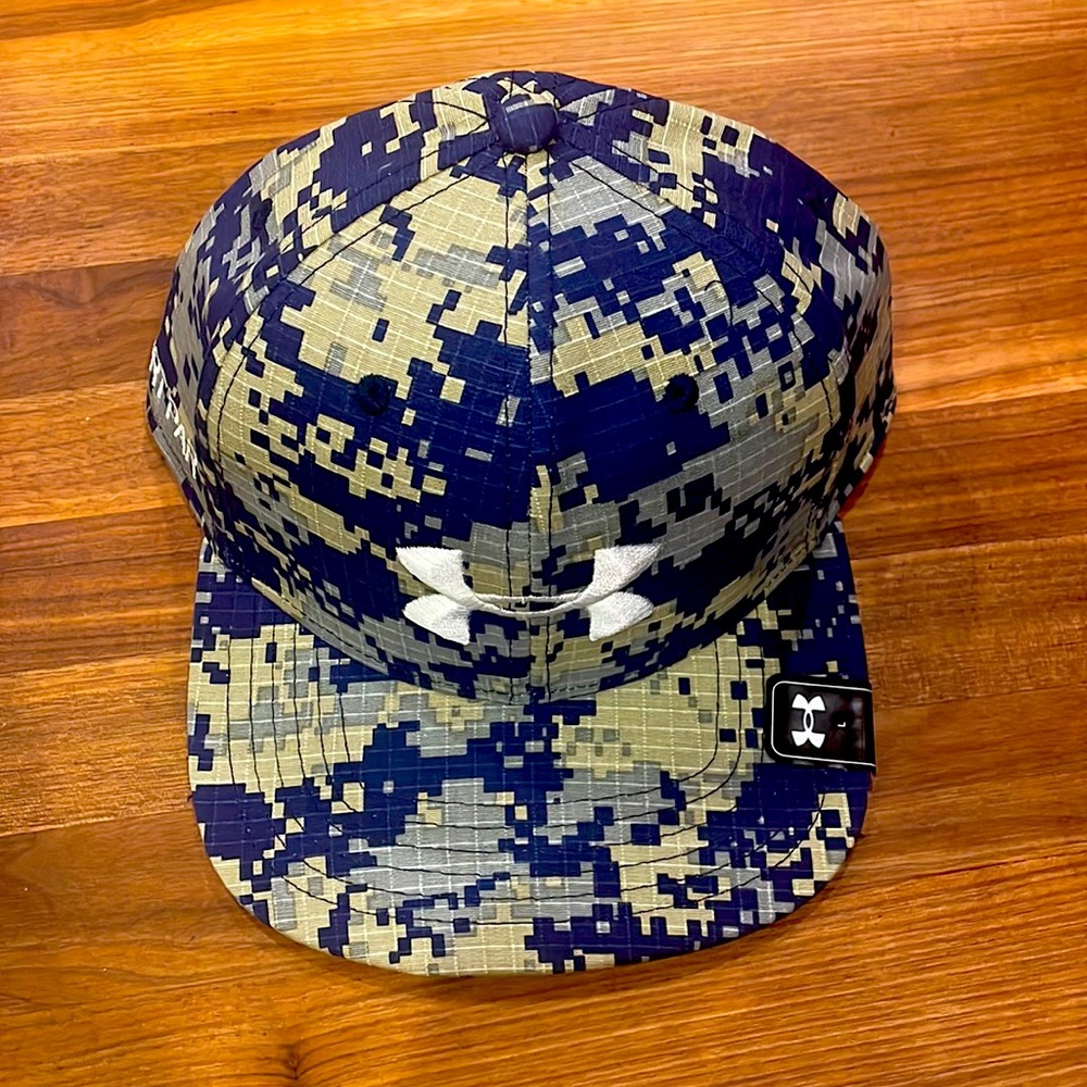 Under Armour Short Par 4 digital camouflage flat bill hat.  NWT